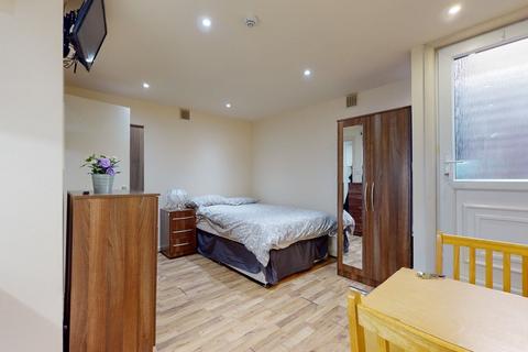 Ash Grove, London NW2
