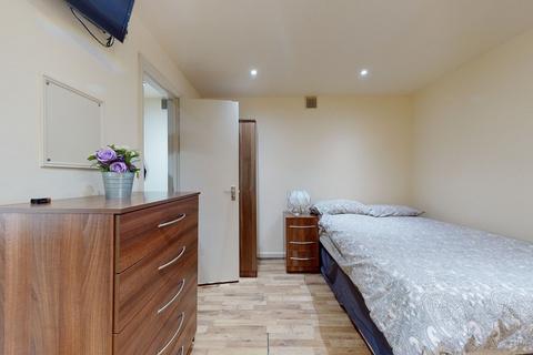 undefined, Ash Grove, London NW2