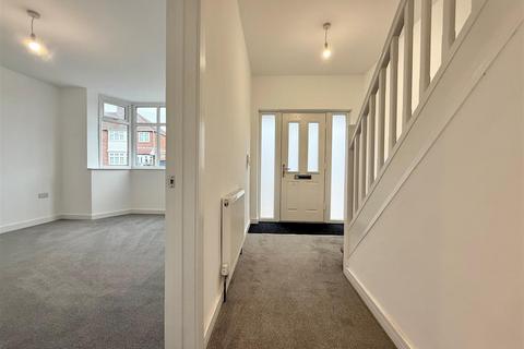 3 bedroom semi-detached house for sale, Roundhills Road, Halesowen