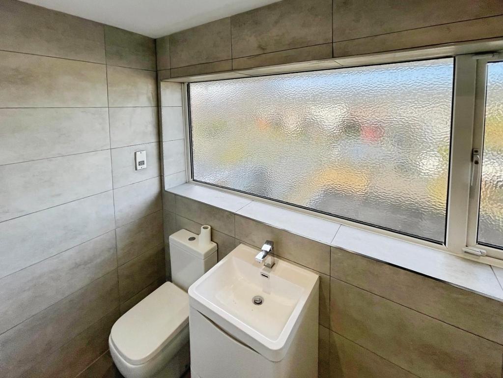 Eab13126--415 E-91 EE-E6833306 D30 D-13714-000001 C2084