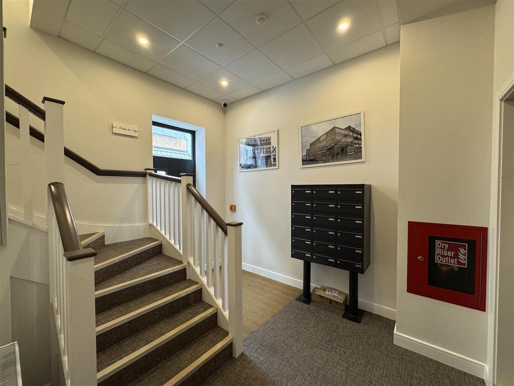 Entrance hall.jpeg