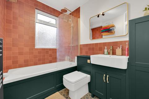 3 bedroom apartment to rent, Linacre Road, Willesden Green, NW2