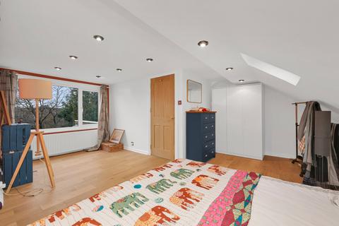 3 bedroom apartment to rent, Linacre Road, Willesden Green, NW2