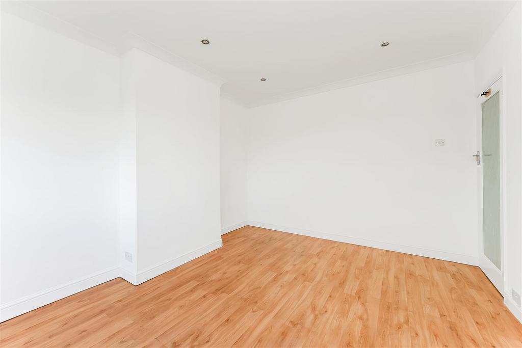 46 Deynecourt gardens-7.jpg