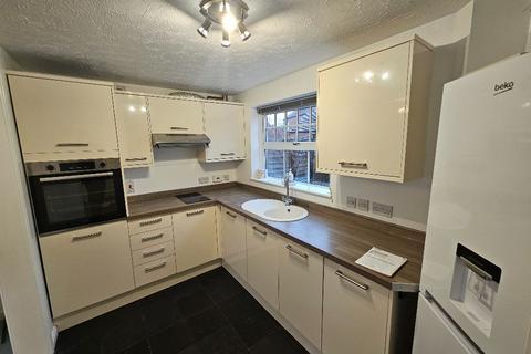 3 bedroom semi-detached house to rent, Lord Grandison Way, Banbury, OX16 1EP