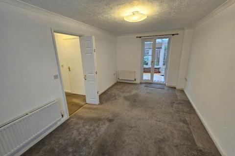 3 bedroom semi-detached house to rent, Lord Grandison Way, Banbury, OX16 1EP