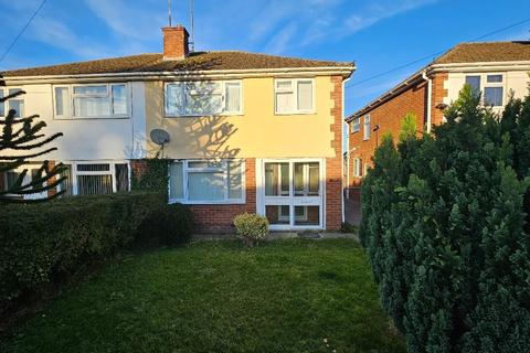 3 bedroom semi-detached house to rent, Neithrop Avenue, Banbury, OX16 2NJ