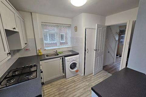 3 bedroom semi-detached house to rent, Neithrop Avenue, Banbury, OX16 2NJ