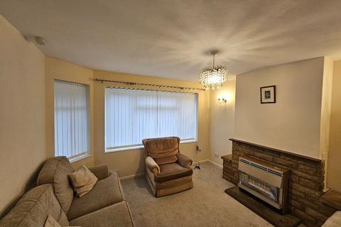 3 bedroom semi-detached house to rent, Neithrop Avenue, Banbury, OX16 2NJ