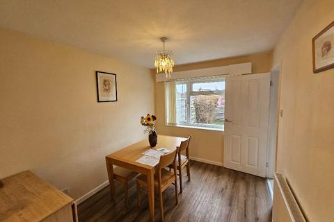 3 bedroom semi-detached house to rent, Neithrop Avenue, Banbury, OX16 2NJ