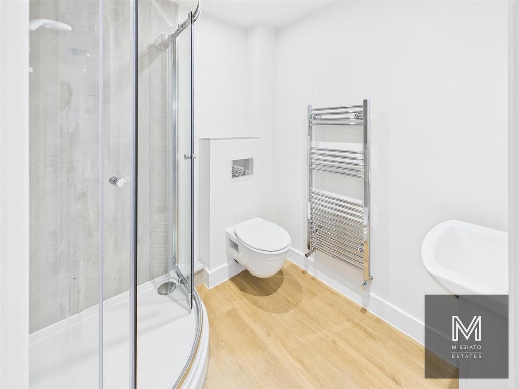 C - shower room 1.jpg