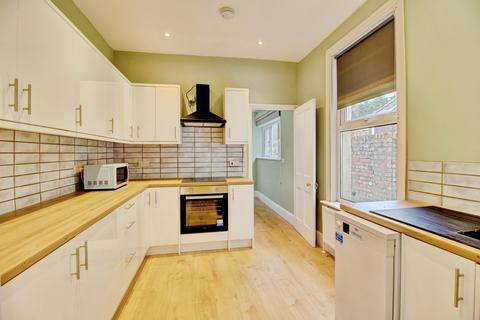 4 bedroom terraced house to rent, Gloucester Road, Bristol BS7
