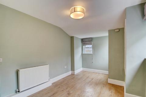 4 bedroom terraced house to rent, Gloucester Road, Bristol BS7