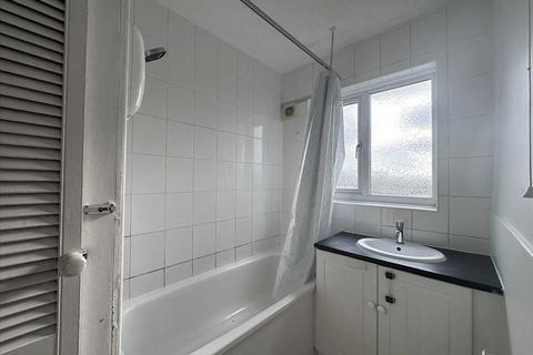 1 bedroom maisonette to rent, Oak Tree Dell, London