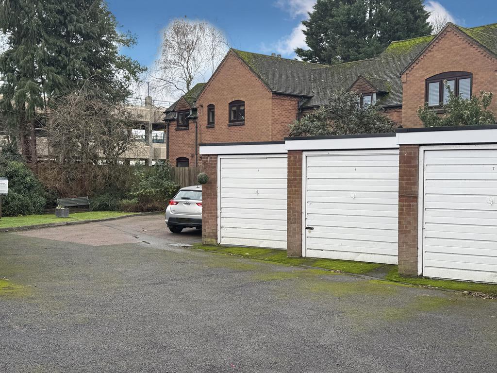 Garage/Parking