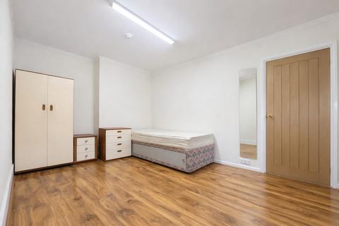 undefined, Furnished En-Suite Room To Let - HP11