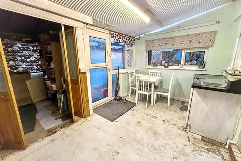 undefined, Maes Piode, Llandybie, Ammanford