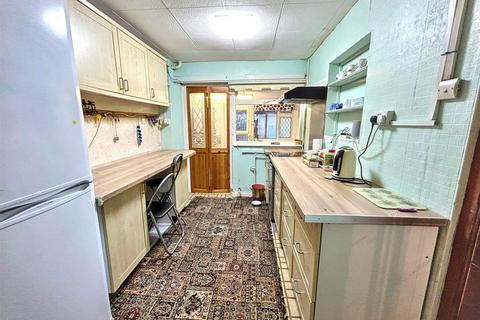 3 bedroom semi-detached house for sale, Maes Piode, Llandybie, Ammanford