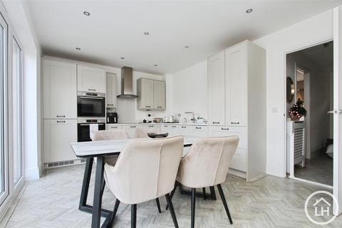 3 bedroom semi-detached house for sale, Farmhouse Drive, Sittingbourne