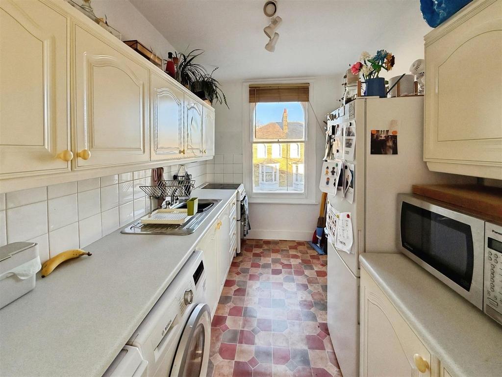 727c2aa0-kitchen.jpg