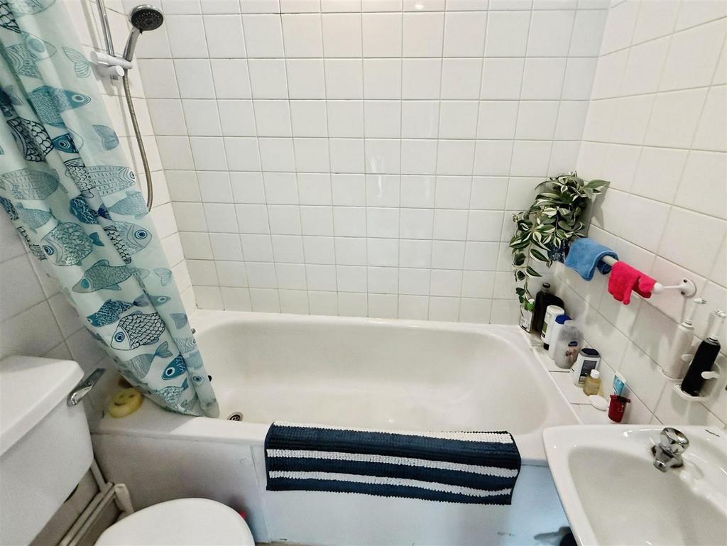 910d9b21-bathroom.jpg