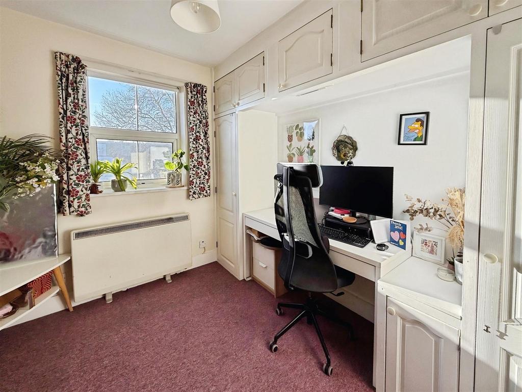 69704d1f-bedroom2.jpg