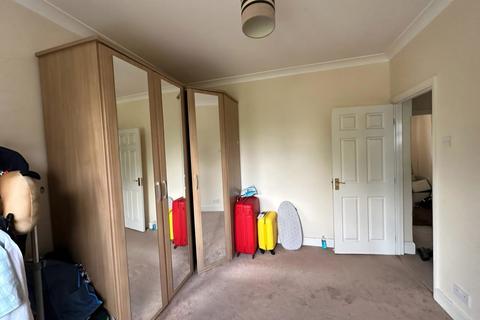 3 bedroom terraced house to rent, Whites Avenue, IG2