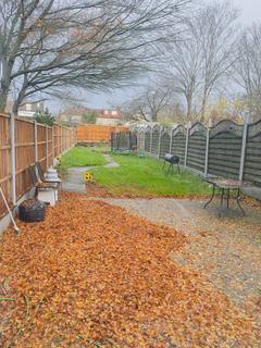 3 bedroom terraced house to rent, Whites Avenue, IG2