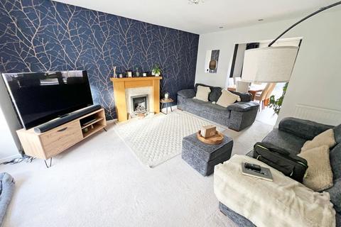 4 bedroom detached house for sale, Hawker Road, Oadby, Leicester, Leicestershire, LE2 4UH