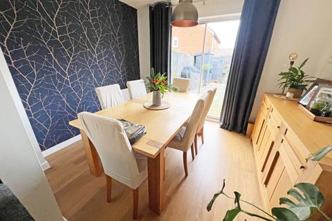 4 bedroom detached house for sale, Hawker Road, Oadby, Leicester, Leicestershire, LE2 4UH