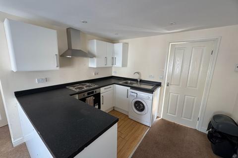 1 bedroom flat to rent, Station Rd  Addlestone  KT15 2BE