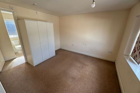 1 bedroom flat to rent, Station Rd  Addlestone  KT15 2BE