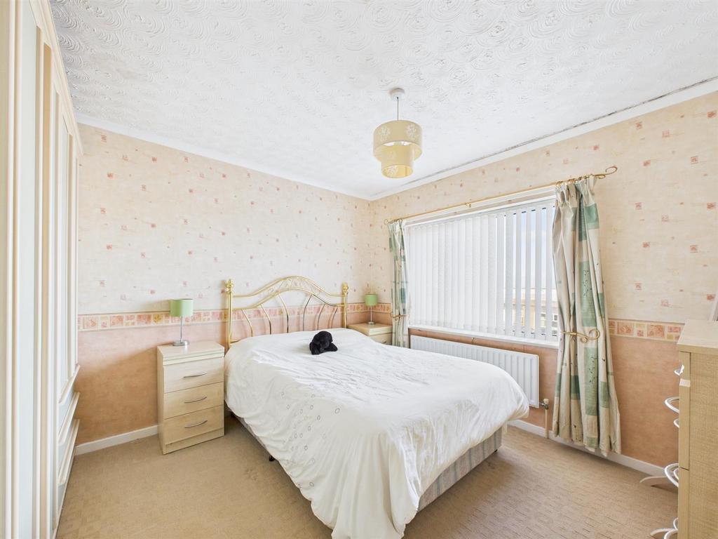 Bed 2.jpg
