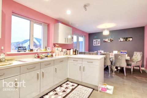 4 bedroom detached house for sale, Caddow Close, Norfolk
