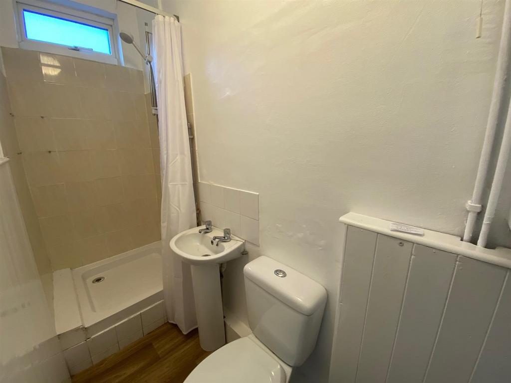 SHOWER ROOM.jpg