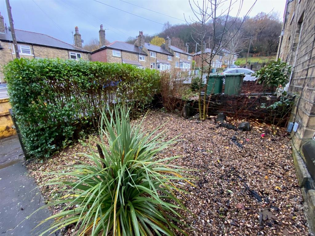 FRONT GARDEN.jpg