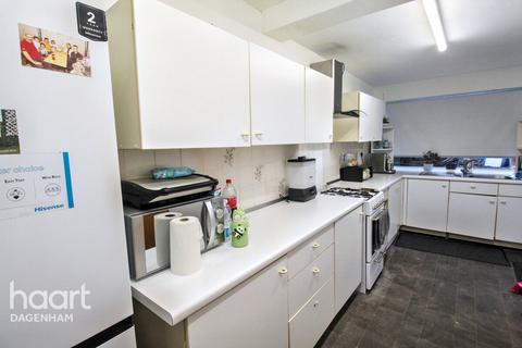 3 bedroom terraced house to rent, Dewey Road, DAGENHAM
