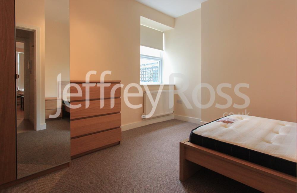 1, 122 Richmond Road LR-6.jpg