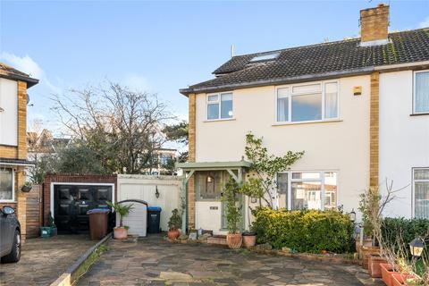 4 bedroom semi-detached house for sale - Thames Close, Surrey KT16