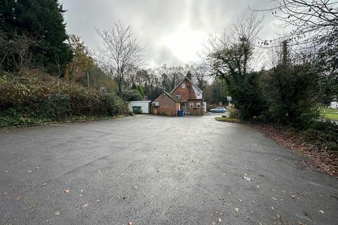 Pub for sale, Vigo Ln Yateley GU46 6EP