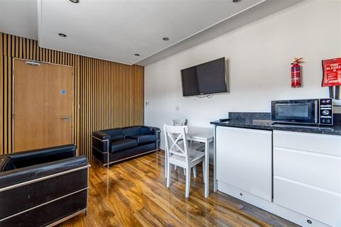 3 bedroom apartment to rent, £130pppw, Falconar Court, City Centre, NE1