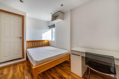 3 bedroom apartment to rent, £130pppw, Falconar Court, City Centre, NE1