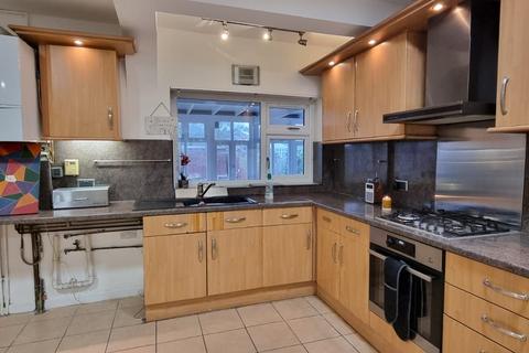 4 bedroom semi-detached house for sale, Glenmore Road, Leicester, LE4