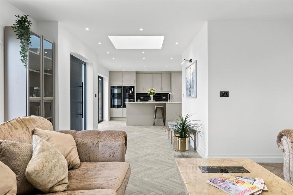 Familyroom3.jpg