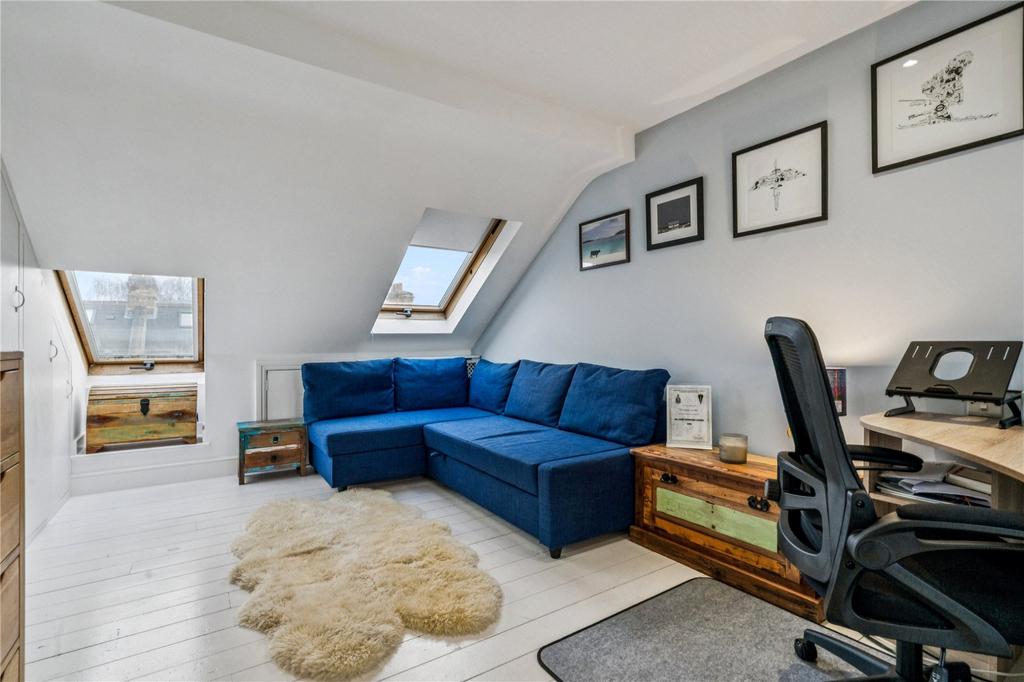 Bedroom / Study