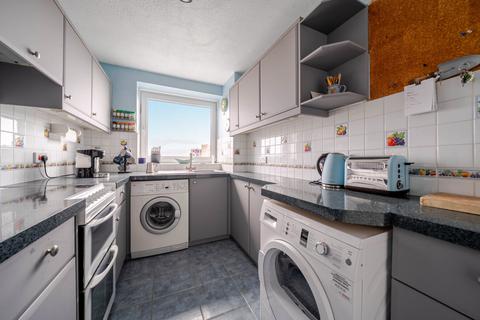 2 bedroom flat for sale, South Parade, Hampshire PO5