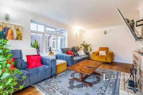 5 bedroom detached house to rent, Ruden Way, Epsom, Surrey, KT17