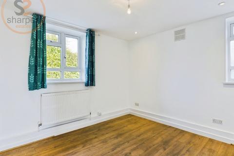 4 bedroom apartment to rent, Brookes Court, London
