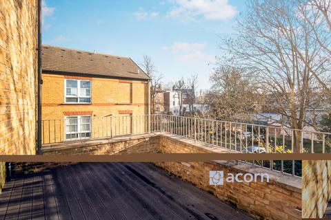 2 bedroom flat to rent, The Gardens London SE22