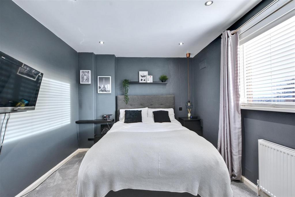 Bedroom 1 3.jpeg